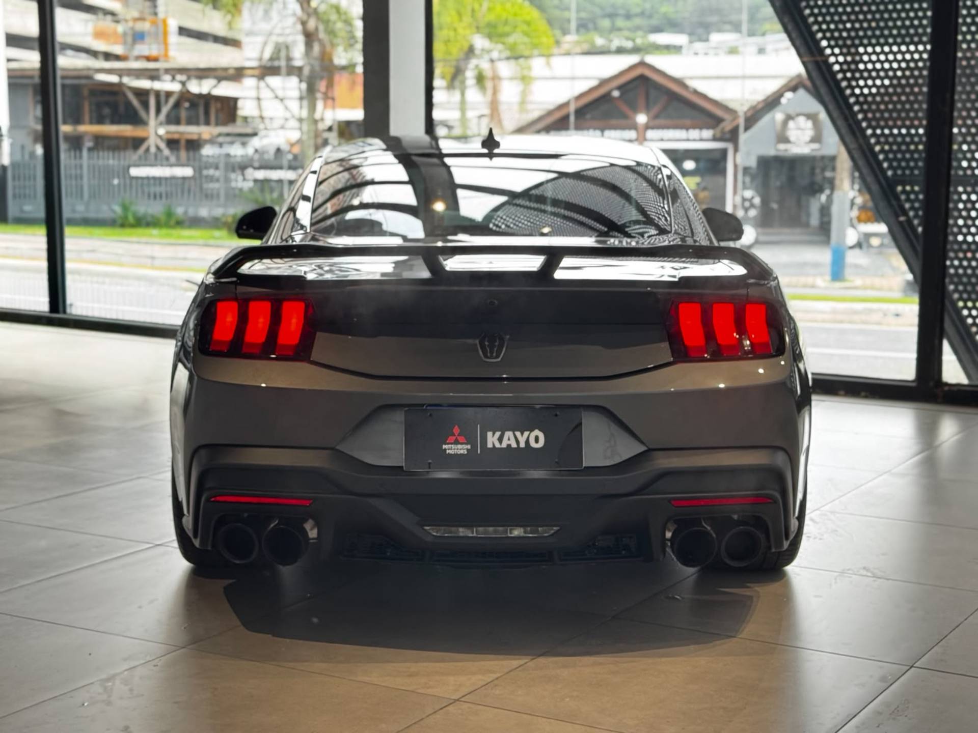 MUSTANG 5.0 V8 DARK HORSE2