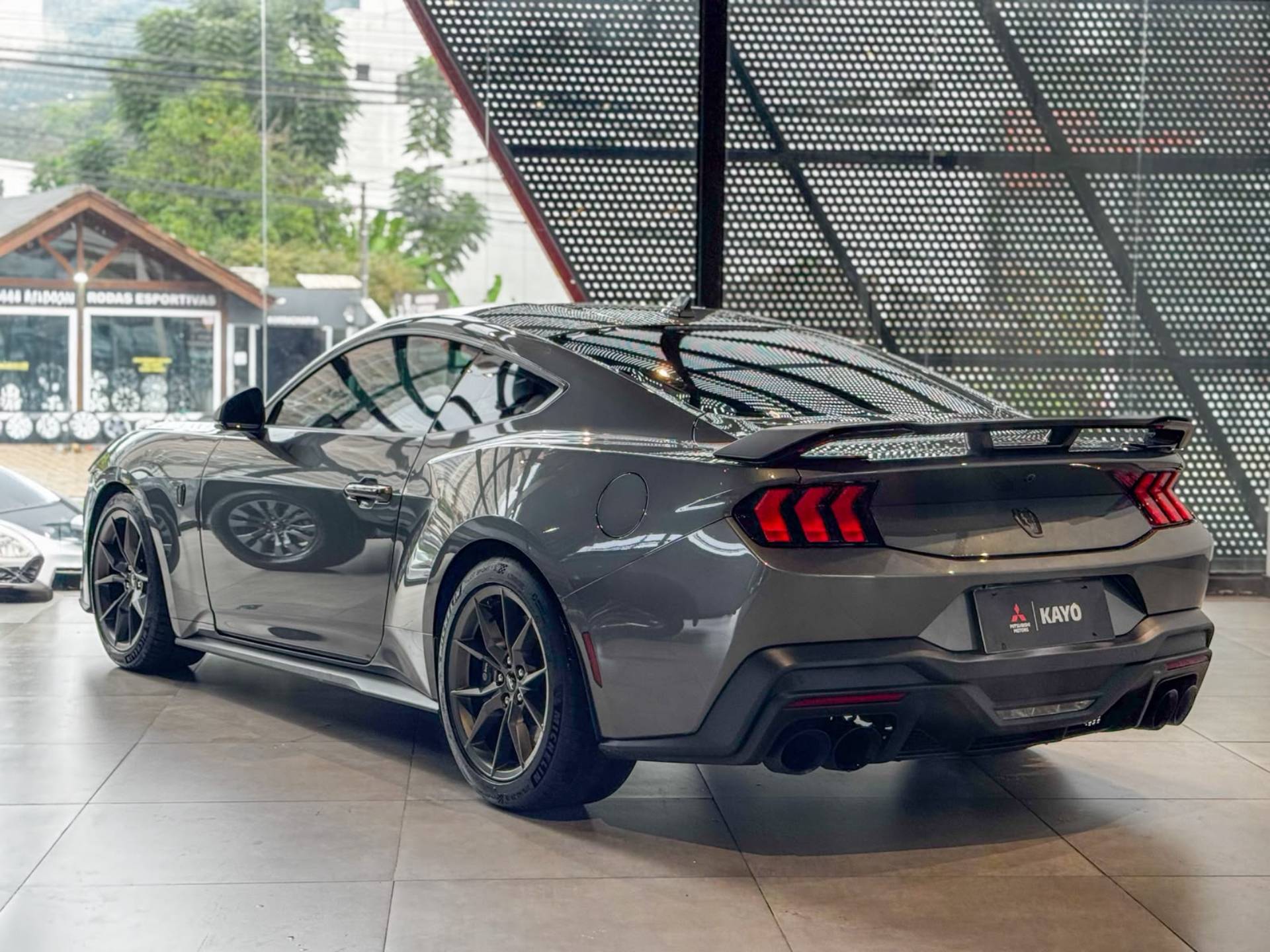 MUSTANG 5.0 V8 DARK HORSE3