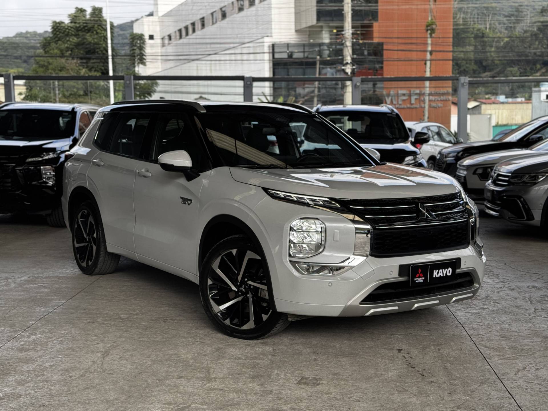 OUTLANDER 2.4 PHEV SIGNATURE S0