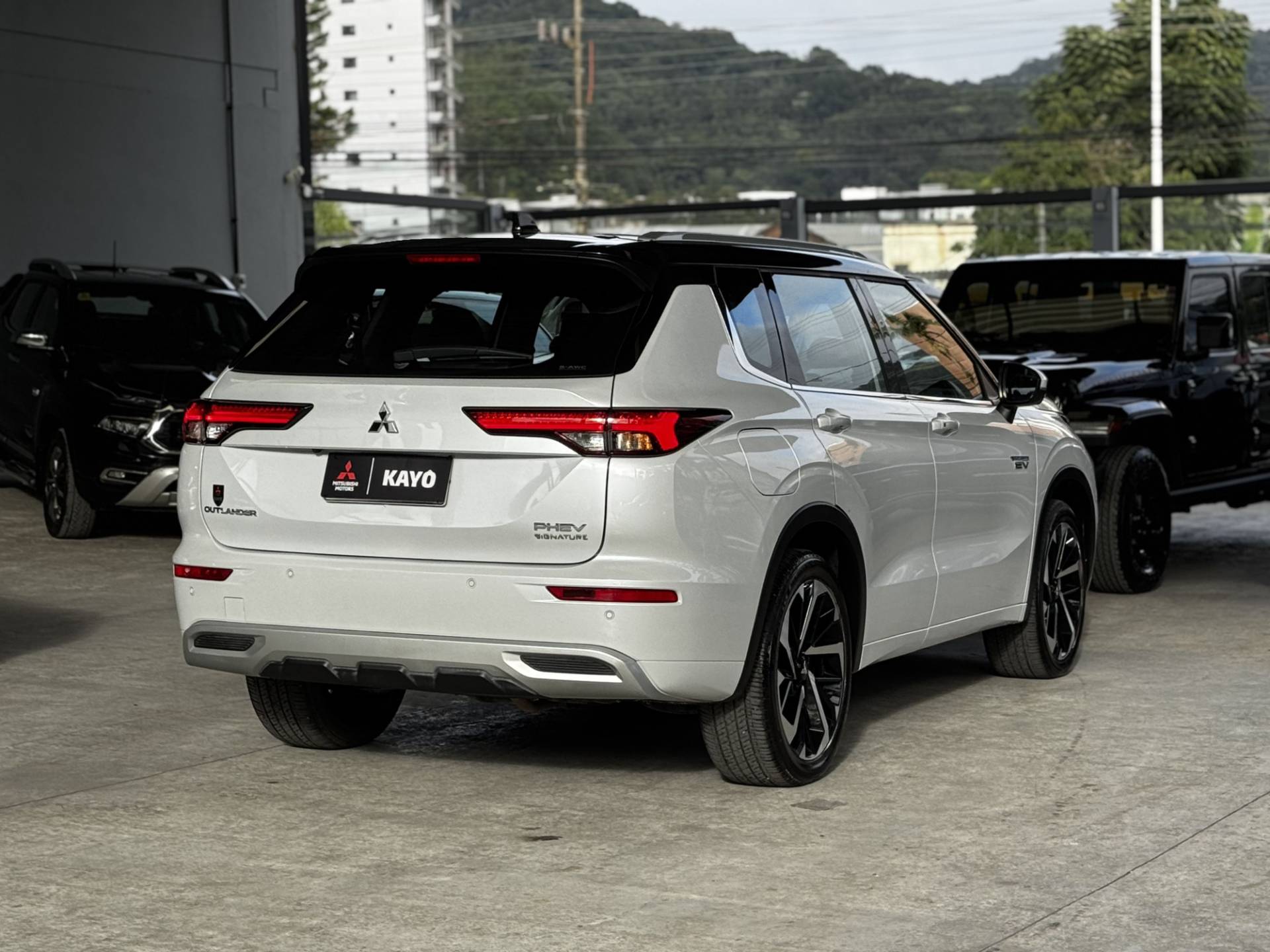 OUTLANDER 2.4 PHEV SIGNATURE S2
