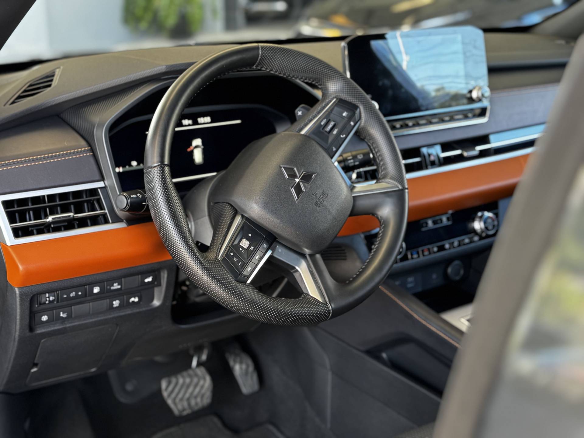 OUTLANDER 2.4 PHEV SIGNATURE S4