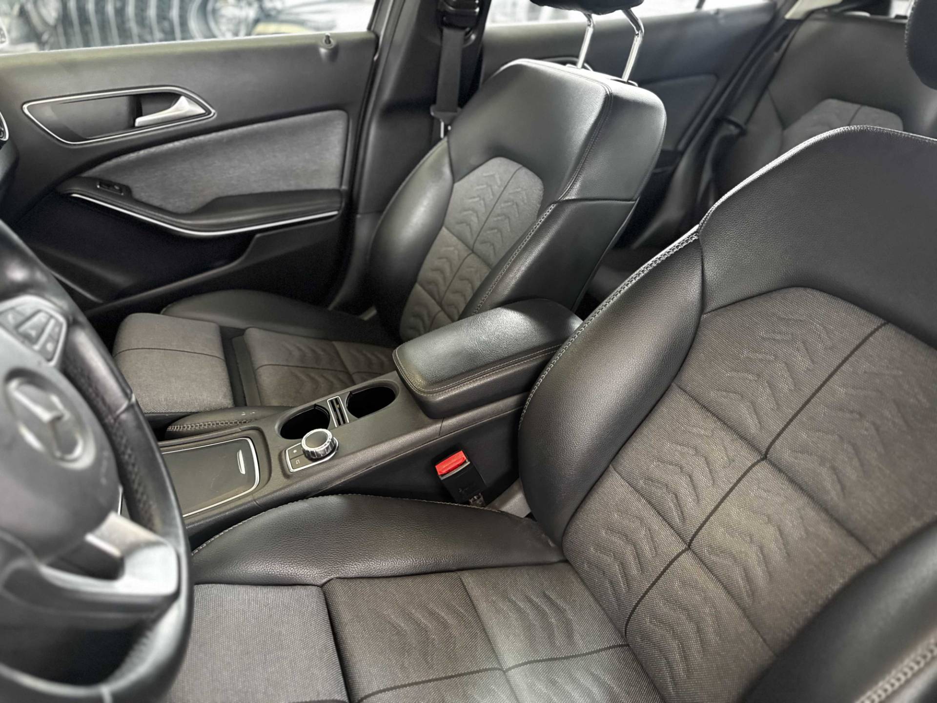 GLA 200 1.6 CGI STYLE 7G-DCT6