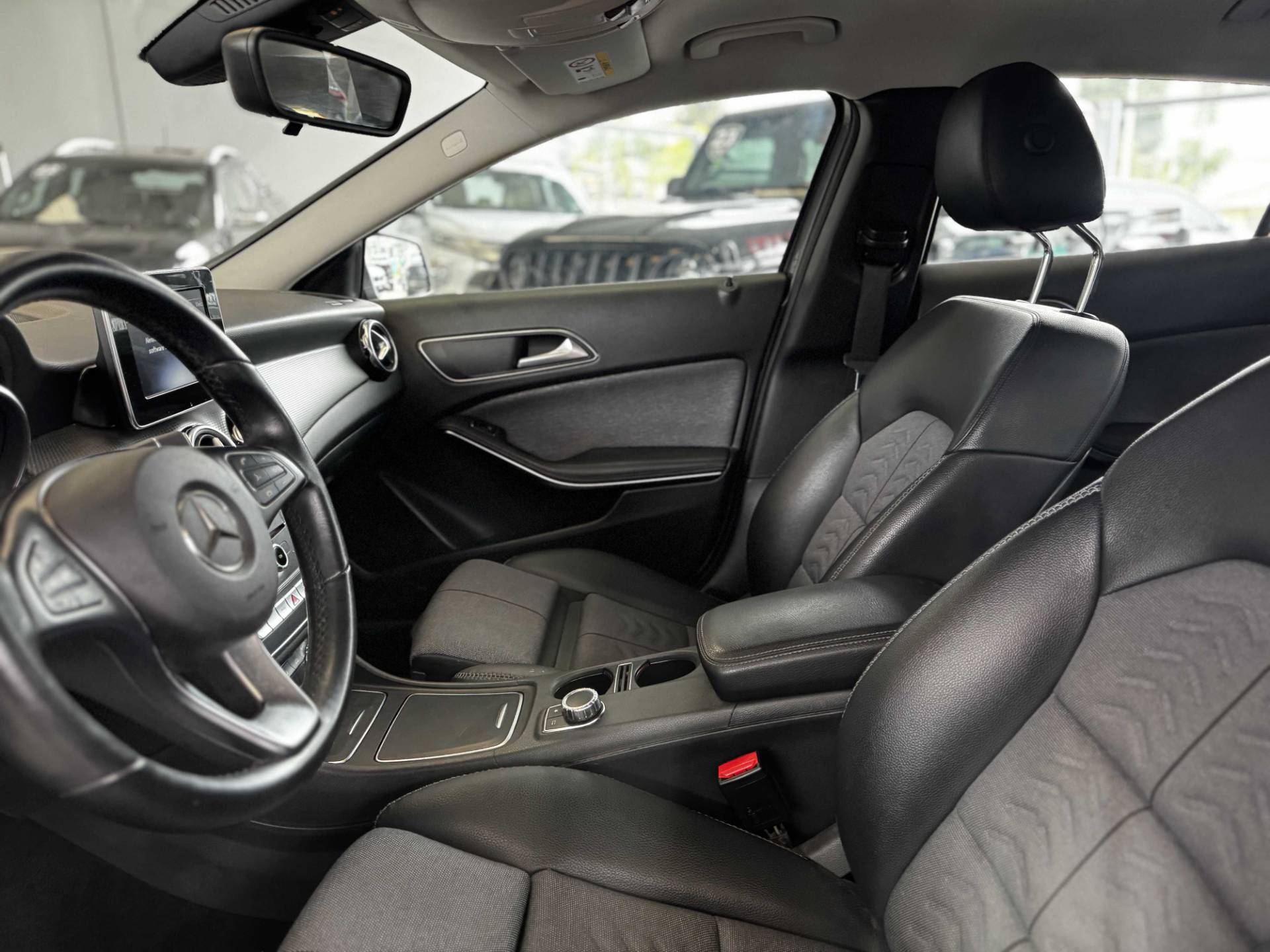 GLA 200 1.6 CGI STYLE 7G-DCT15