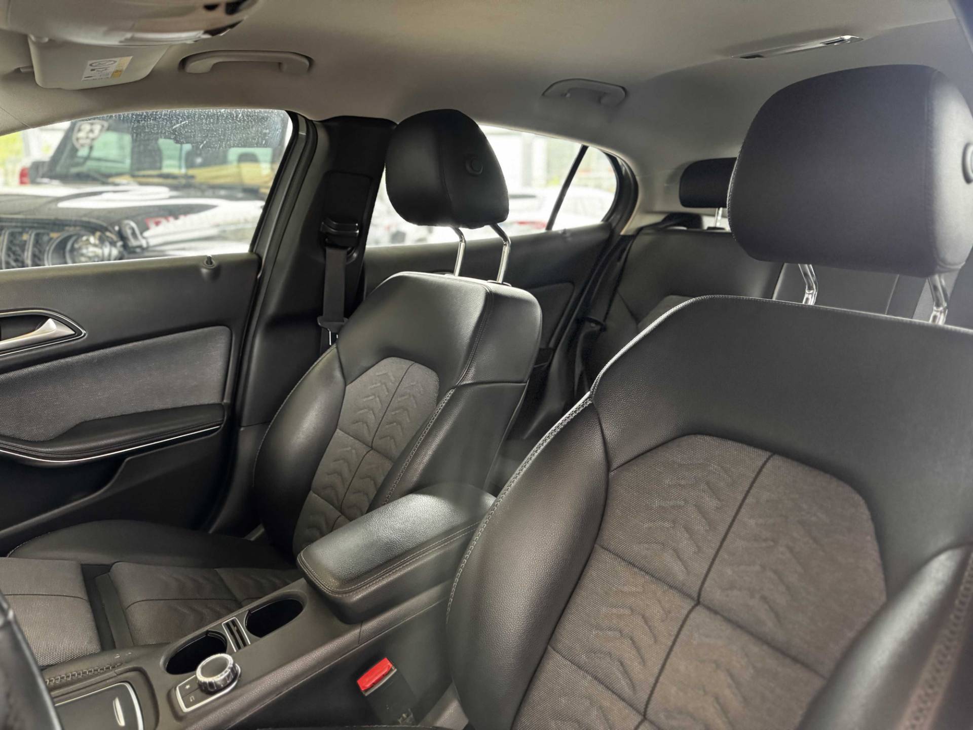 GLA 200 1.6 CGI STYLE 7G-DCT16