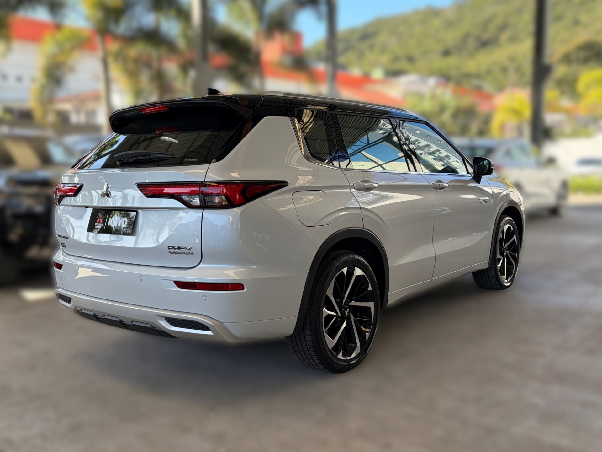 OUTLANDER 2.4 PHEV SIGNATURE S3