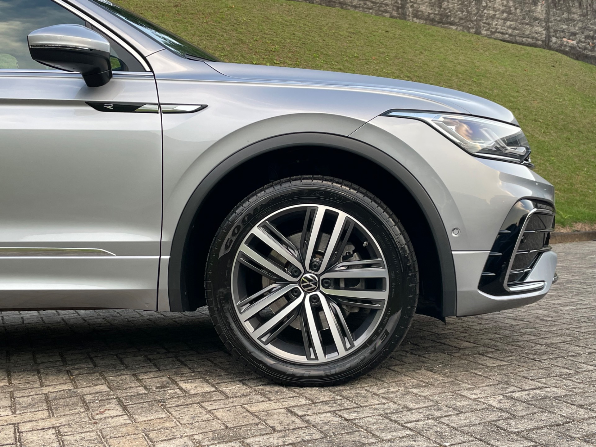 VOLKSWAGEN TIGUAN 2.0 300 TSI ALLSPACE R-LINE4