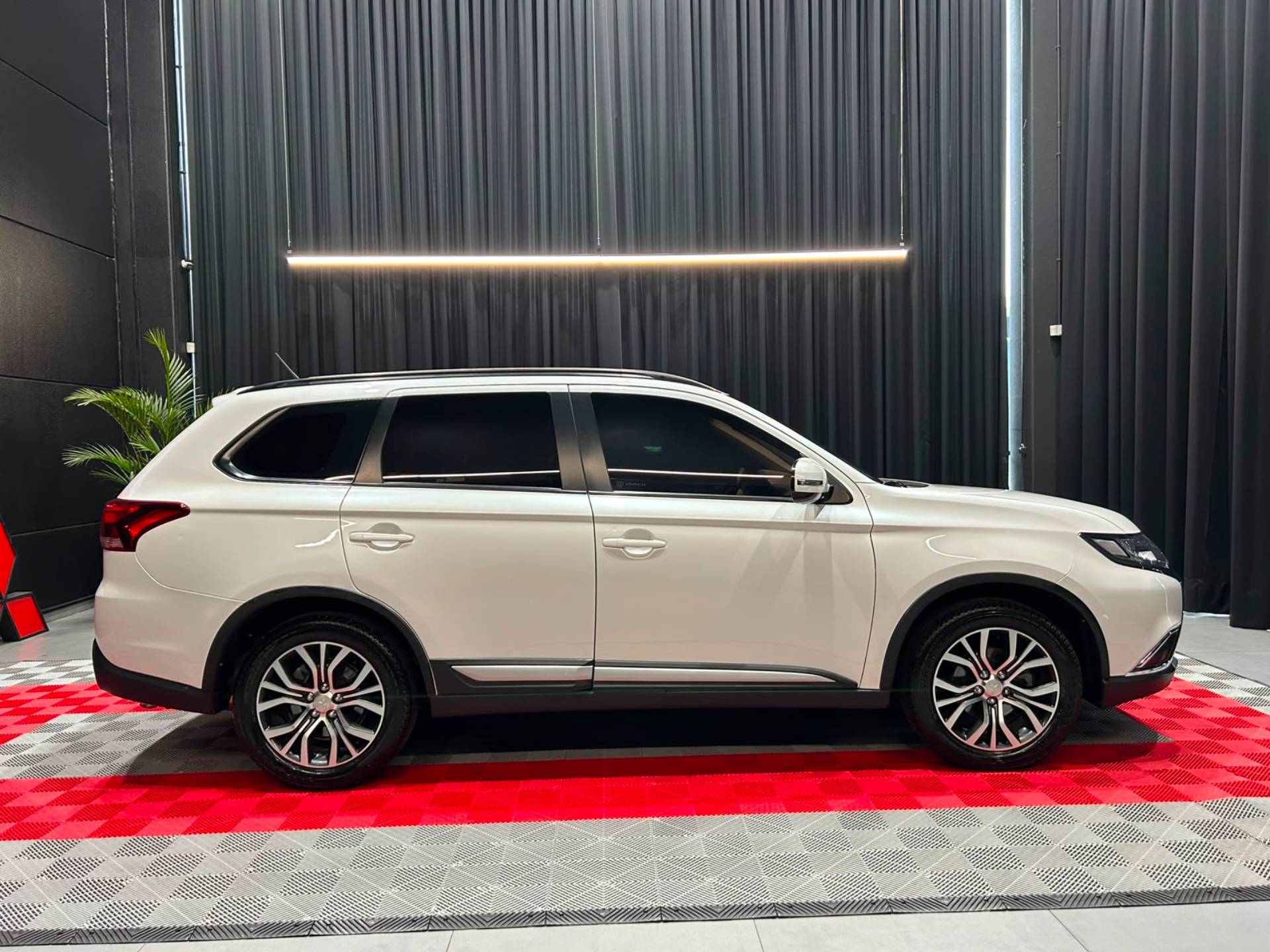 MITSUBISHI OUTLANDER 2.0 16V13