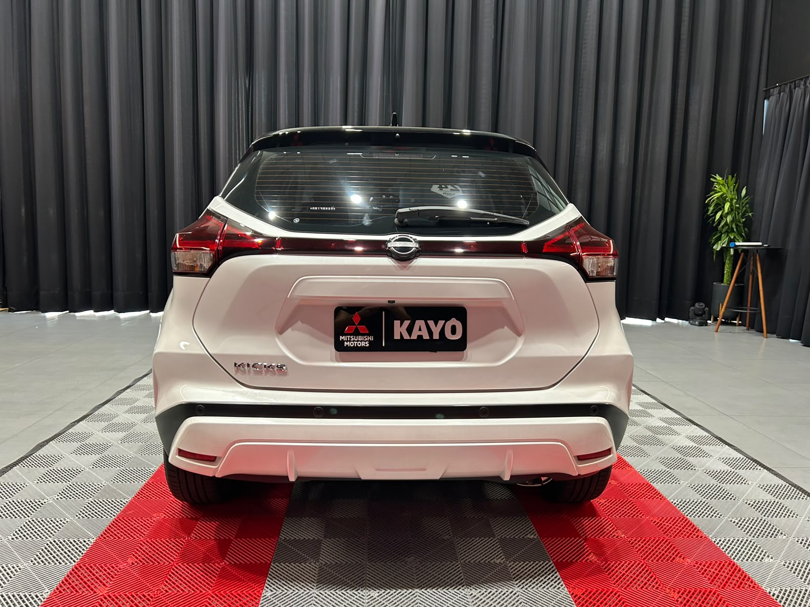 NISSAN KICKS 1.6 16V EXCLUSIVE11
