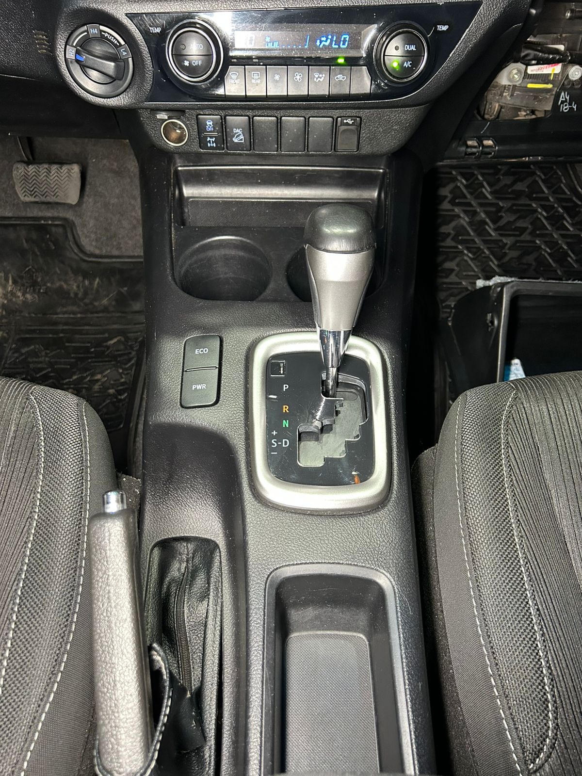TOYOTA HILUX 2.8 SRX 4X4 CD 16V5