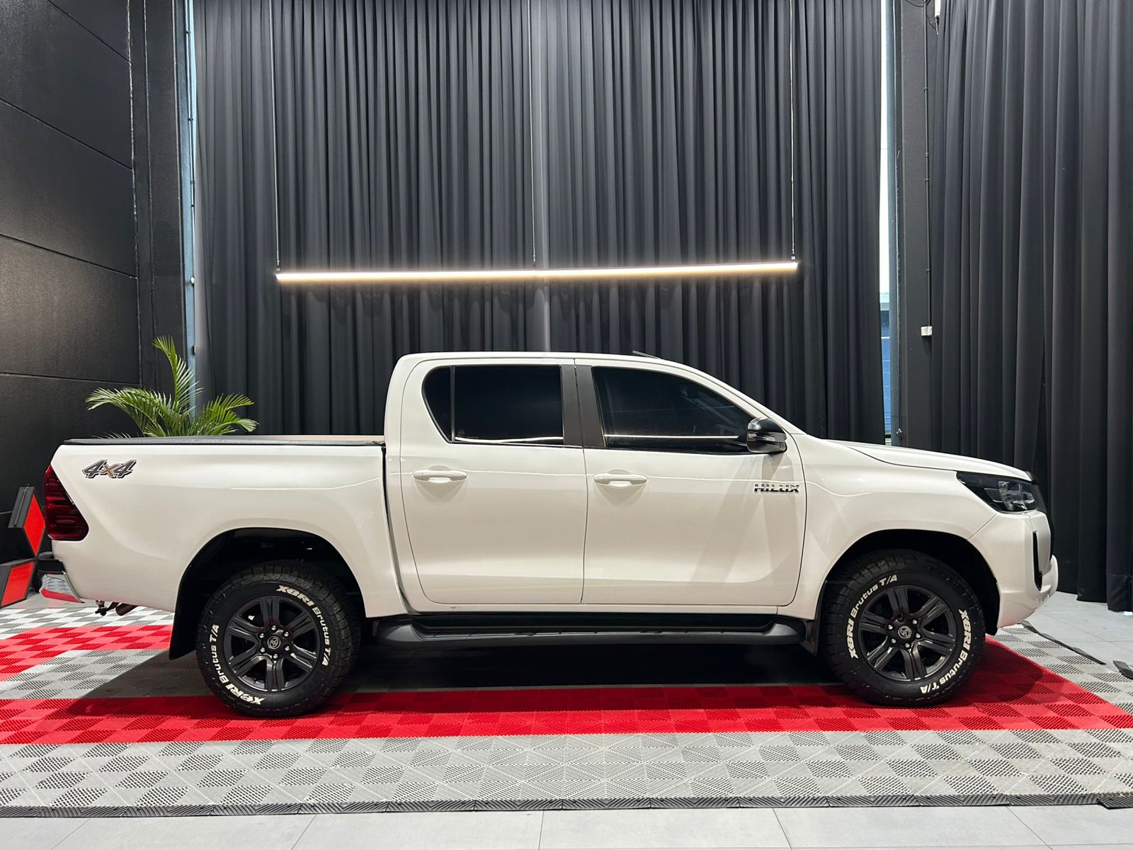 TOYOTA HILUX 2.8 SRX 4X4 CD 16V14