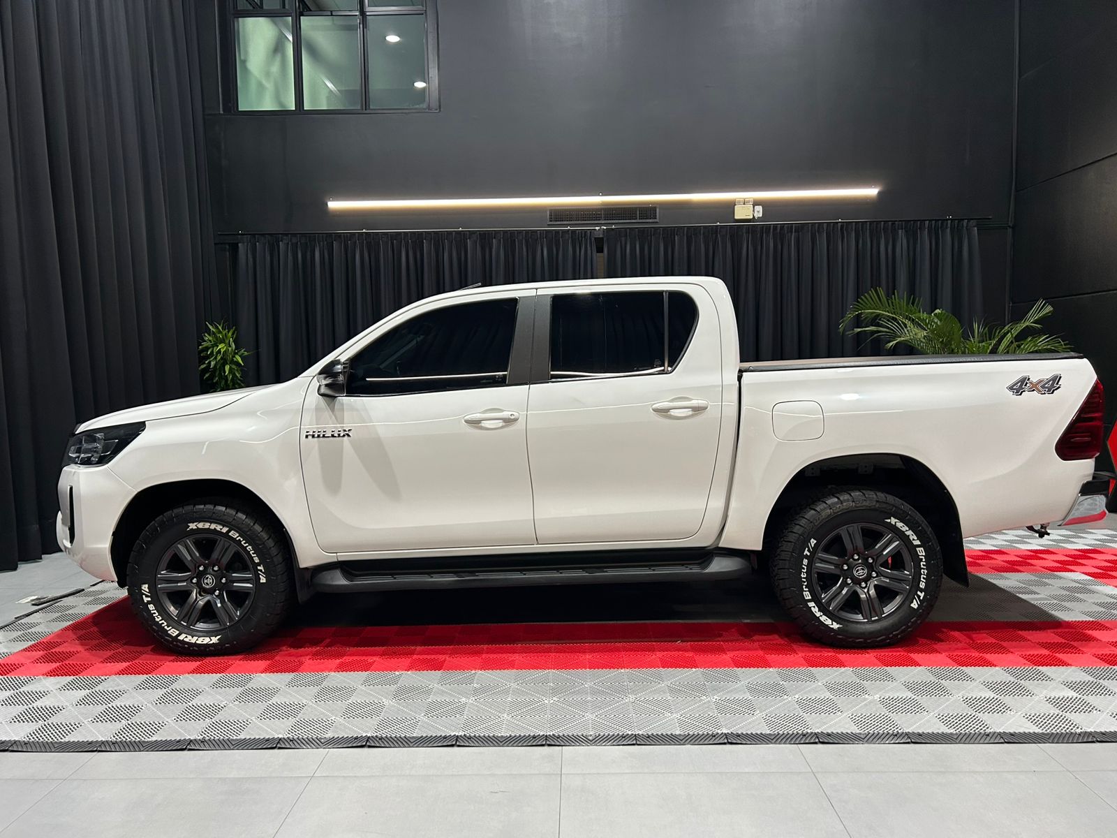 TOYOTA HILUX 2.8 SRX 4X4 CD 16V15