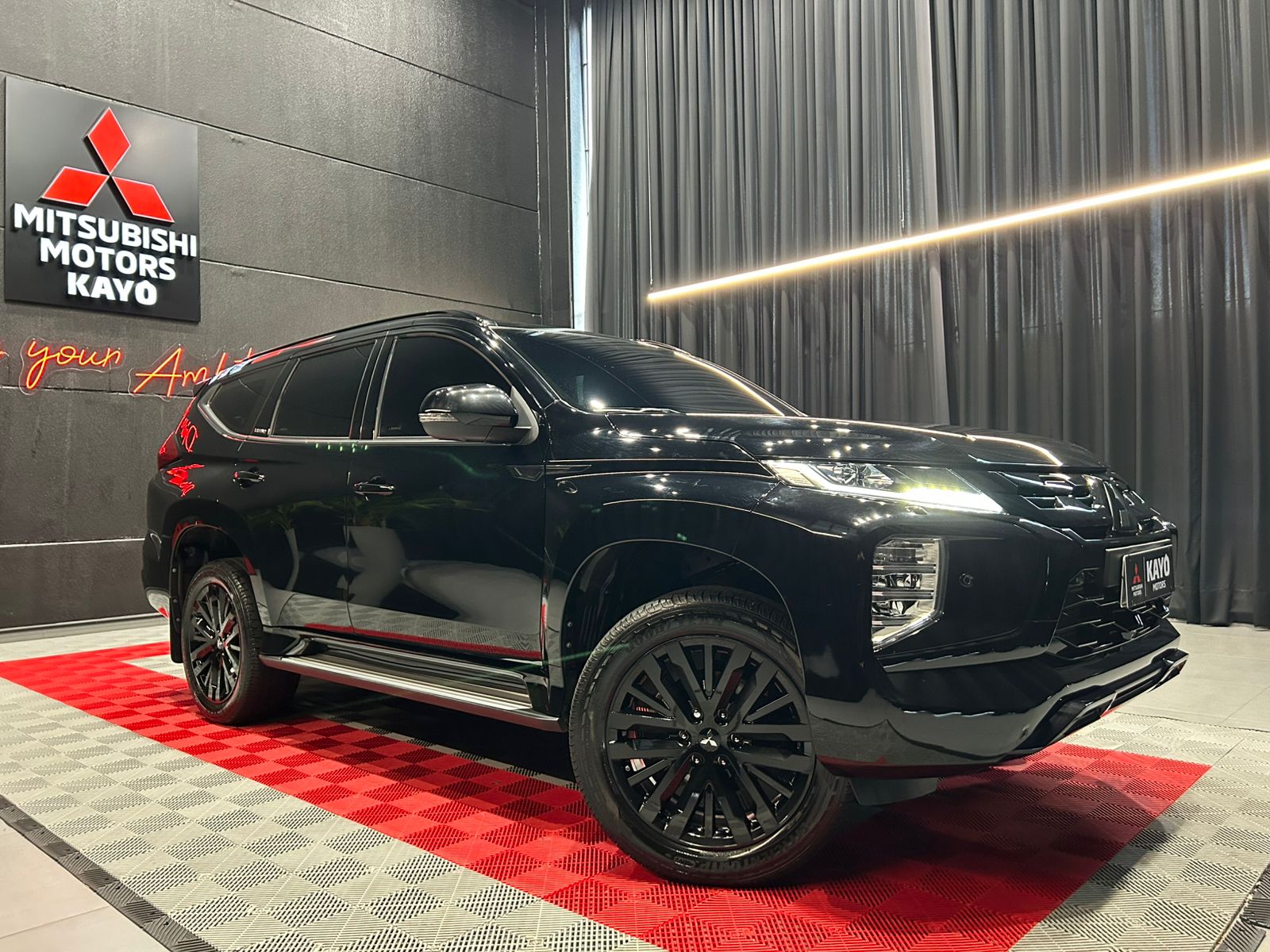 MITSUBISHI PAJERO SPORT 2.4 16V MIVEC TURBO LEGEND BLACK AWD0