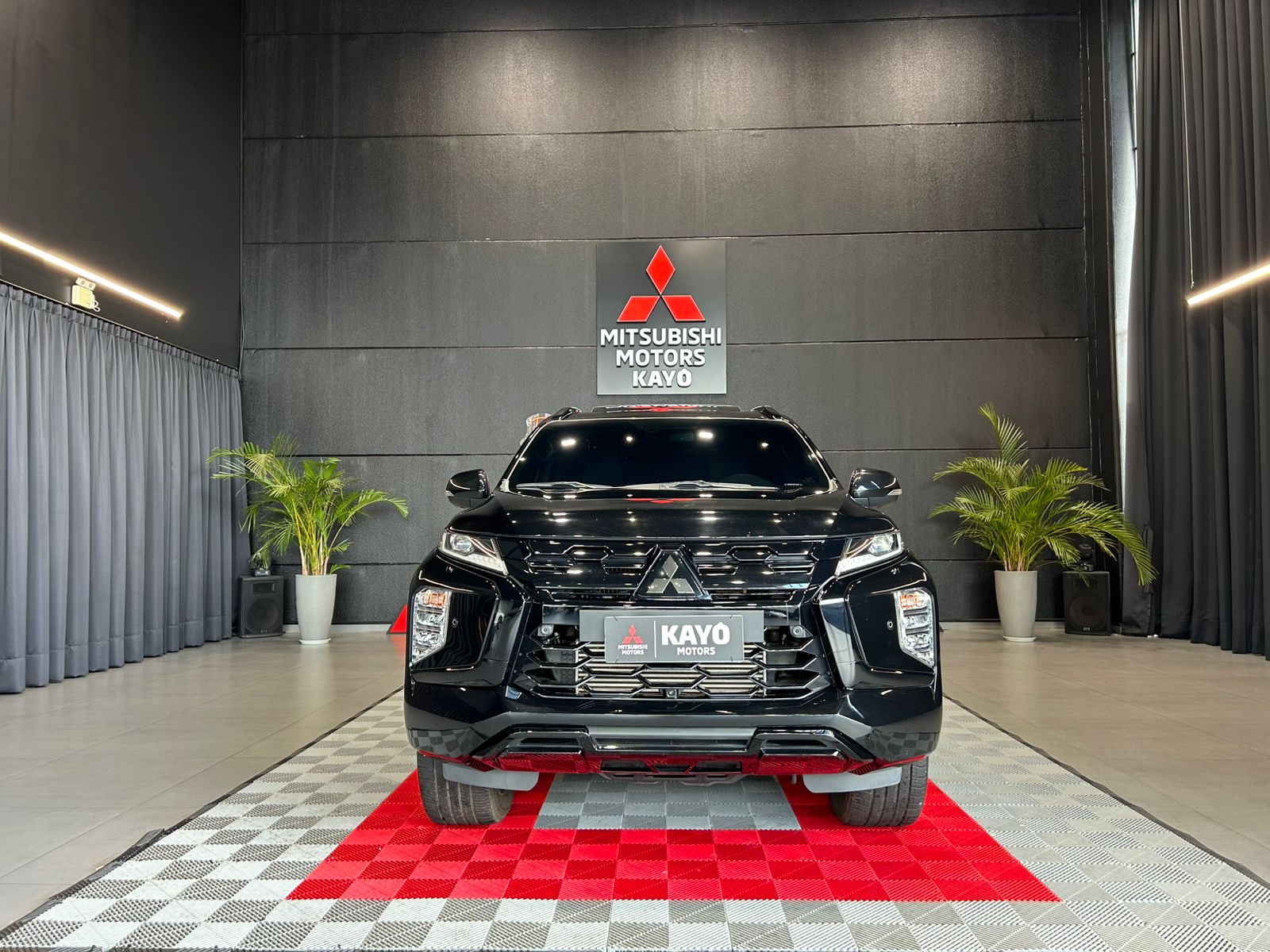MITSUBISHI PAJERO SPORT 2.4 16V MIVEC TURBO LEGEND BLACK AWD1